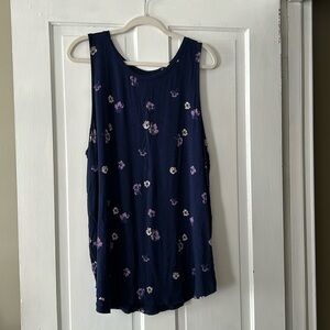 2 for 1. Comfy flower tops.